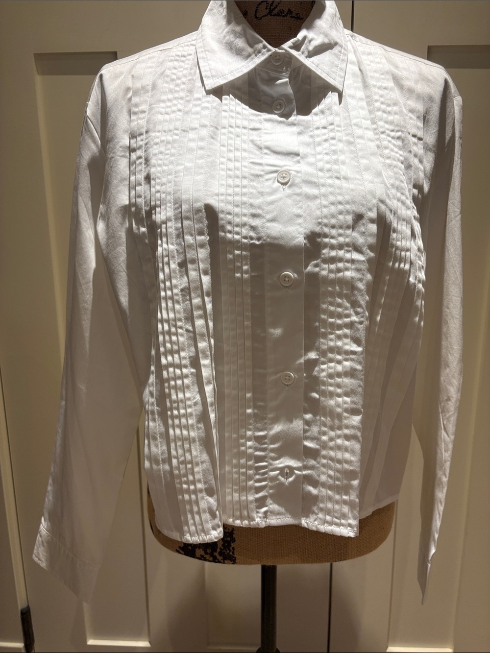 Classic White Pleated Front Women’s cropped Shirt